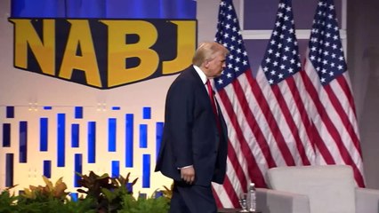 "Auf einmal schwarz": Trump attackiert Harris - sie schlägt zurück