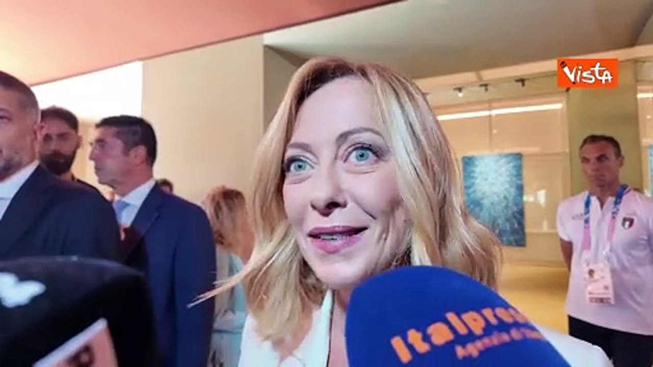 Meloni visita Casa Italia a Parigi: "Bella giornata, sono tifosa degli Azzurri"