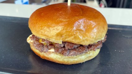 LP Eats Review: Discover Preston’s Best Burgers at IceBurg 🍔