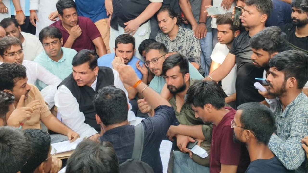 राजिंदर नगर पहुंचे सांसद संजय सिंह, UPSC अभ्यर्थियों से की मुलाक़ात