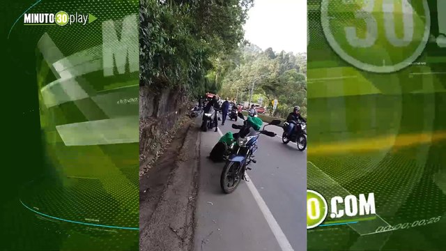 Accidente con derrame de combustible genera taco por la vía Caldas