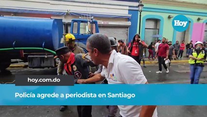 Policía agrede a periodista en Santiago