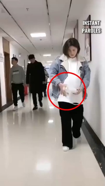 Cette femme enceinte fait tomber sa bouteille d’eau au sol puis reçoit un soutien inattendu