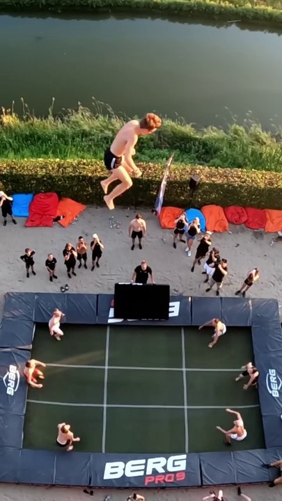 WORLD RECORD MOST FLIPS ON A TRAMPOLINE!