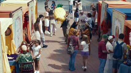 Tráiler de  la comedia española "¿Quién es quién?" con Kira Miró y Salva Reina.