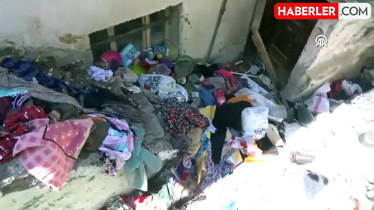 Sinop'un Boyabat ilçesinde bir evden 7 kamyon çöp çıkarıldı