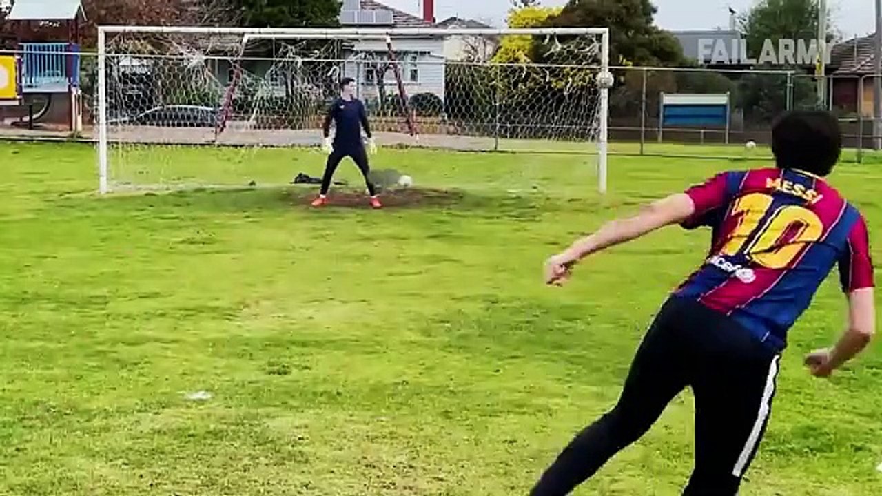 Hilarious_Summer_Sports_Fails__Try_Not_To_Laugh!(360p)