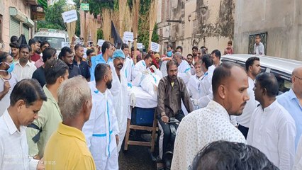 सफाई कर्मियों ने कोरोना किट पहन कर निकाली रैली