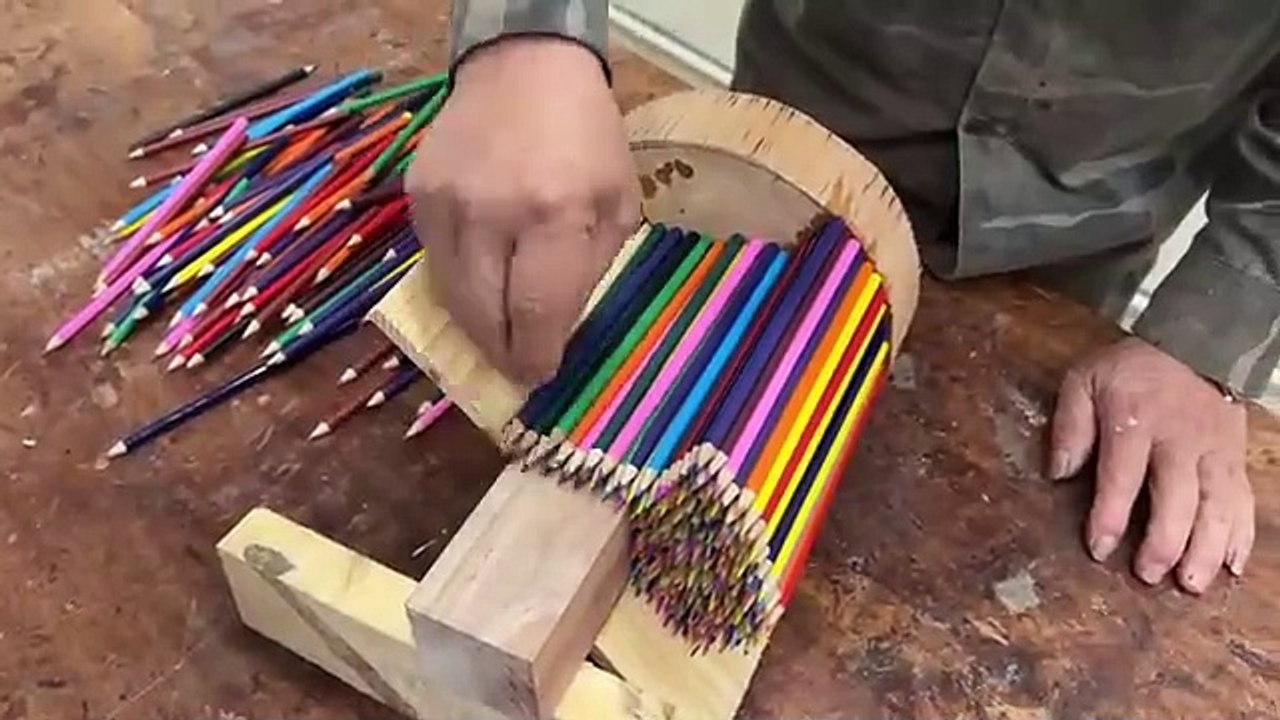 Amazing_Woodturning_Crazy_-_Multicolored_Quintessential_Art_From_Pencils_Specially_Made_On_Lathe