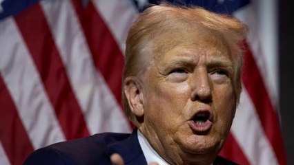 Trump reacciona a sus empate en las encuestas con Harris acusándola de "transformarse en negra"