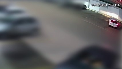 Câmeras capturam imagens de pai junto com suspeito do assassinato de filha adolescente