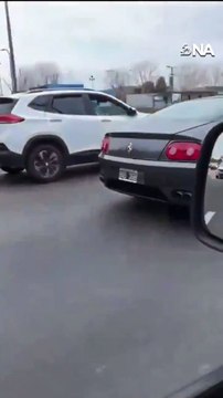Imprudencia al máximo: una Ferrari realizó maniobras peligrosas en plena autopista porteña