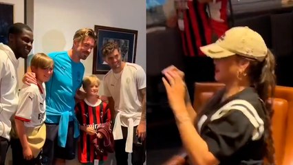 Niño pide foto con Rihanna y famosos como Grealish, Pulisic y Musah, sin reconocer a la cantante 🎶