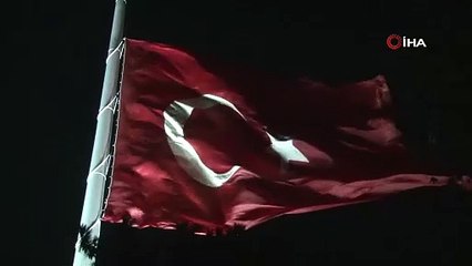 İsmail Haniye için Türk bayrakları yarıya indirildi