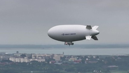 중국 '관광용' 민간 유인 비행선 첫 시범 비행 / YTN