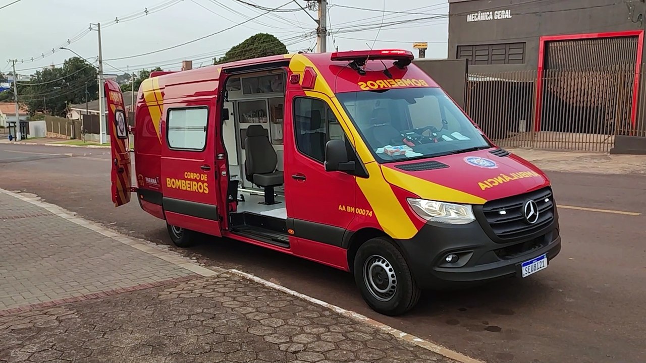 Idosa é socorrida pelo Siate após sofrer queda no bairro São Cristóvão