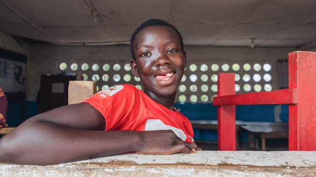 Teen has life-saving surgery to remove an orange-sized tumour on her FACE