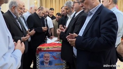 A Doha arriva il feretro di Ismail Haniyeh, il lutto della moglie Amal