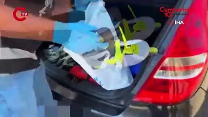 Otomobilin bagajında ruhsatsız 10 tabanca ele geçirildi