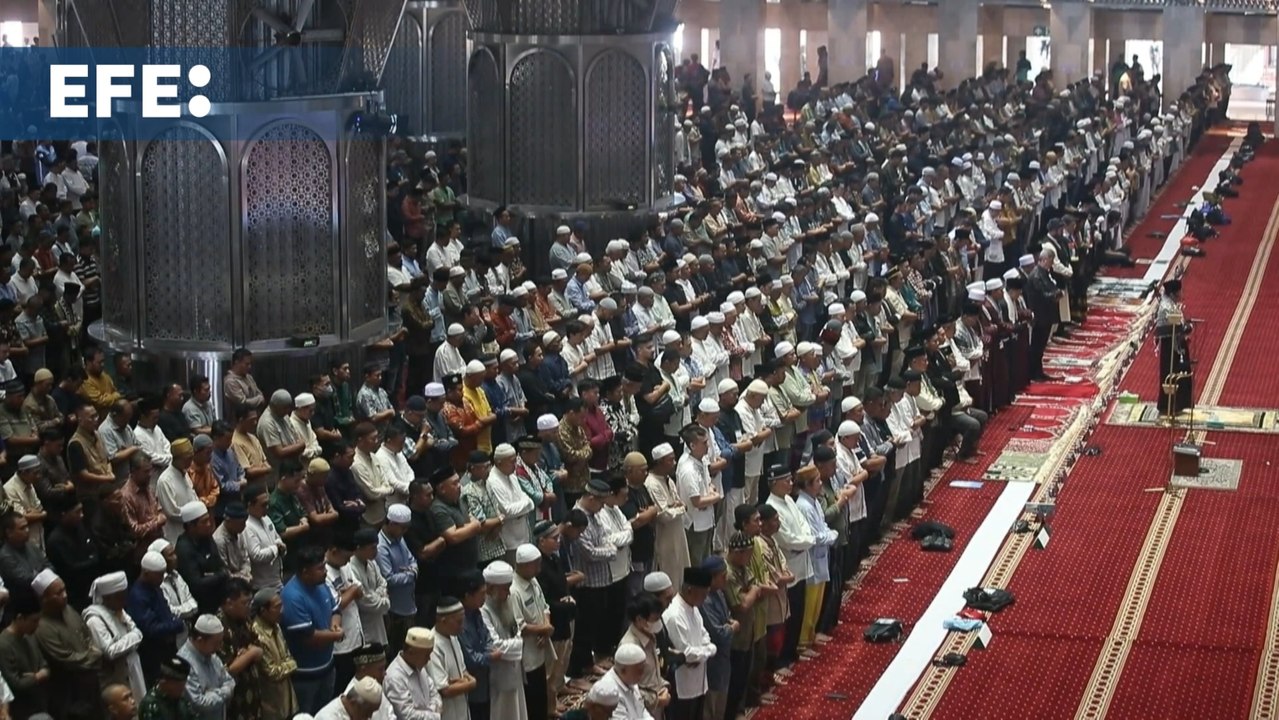Musulmanes realizan en Indonesia una oración fúnebre por la muerte del líder de Hamás