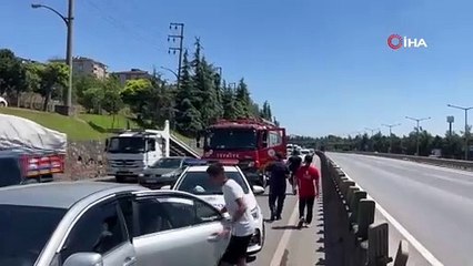 Otomobil refüje çarptı: 3 yaralı