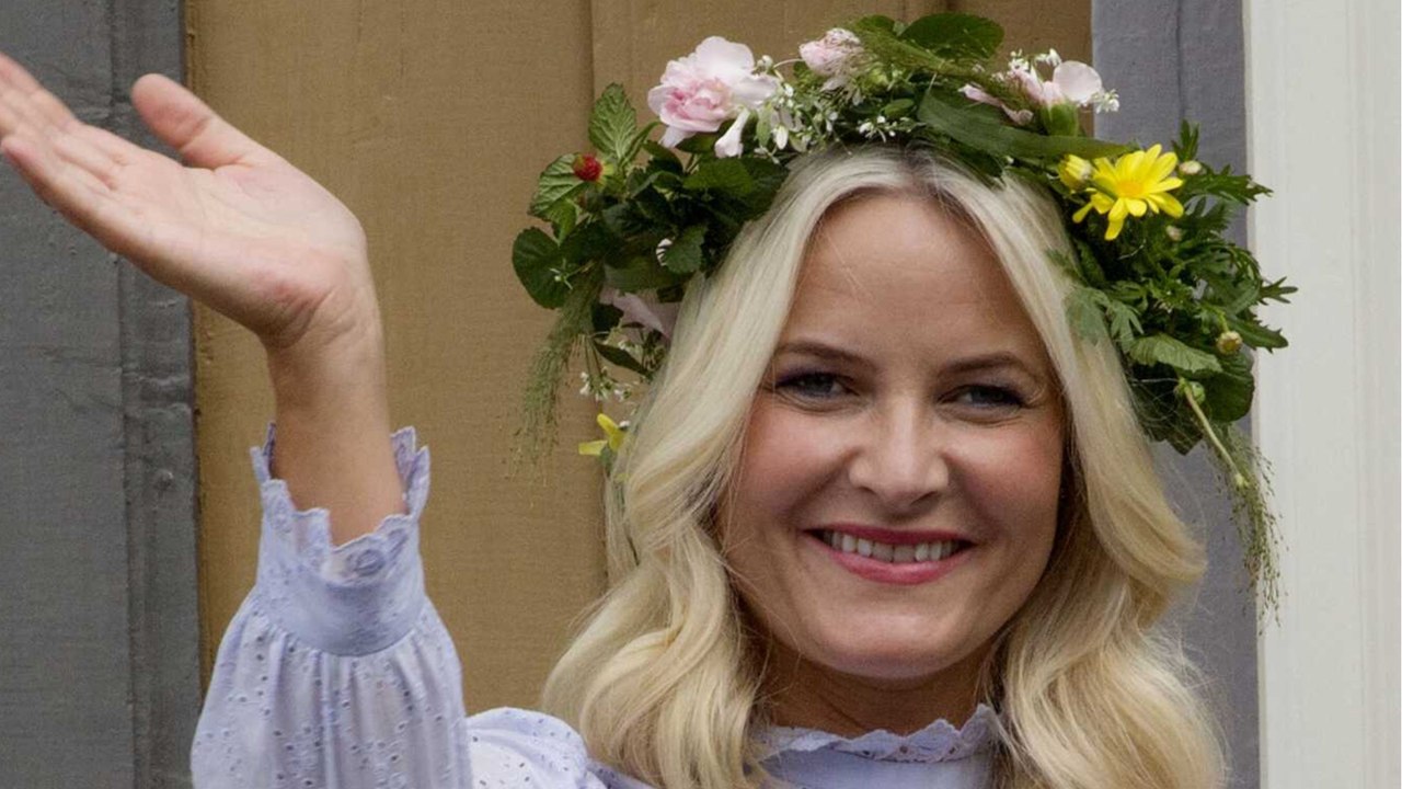 GALA VIDEO - Mette-Marit de Norvège : son fils Marius Borg officialise sa romance avec Rebecca Helberg