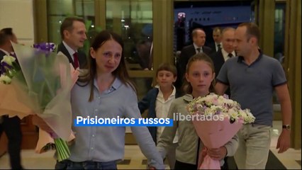 "É bom estar de volta". Três prisoneiros americanos já estão nos Estados Unidos