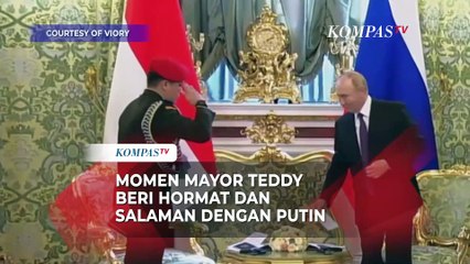 Momen Mayor Teddy Beri Hormat dan Bersalaman dengan Presiden Rusia Putin