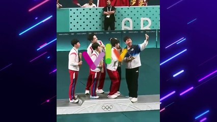 Momen Persahabatan Atlet Korut-Korsel di Podium, Kim Ngamuk?