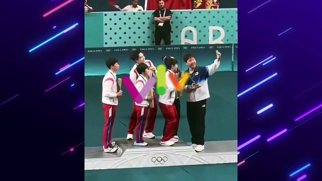 Momen Persahabatan Atlet Korut-Korsel di Podium, Kim Ngamuk?