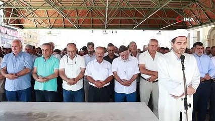 Haniye için kılınan cenaze namazında duygusal anlar: Yaşlı adam İsrail'i kınadı, gözyaşları döktü