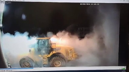 Vicenza, colpo all'azienda orafa con la ruspa: il video dei ladri in azione