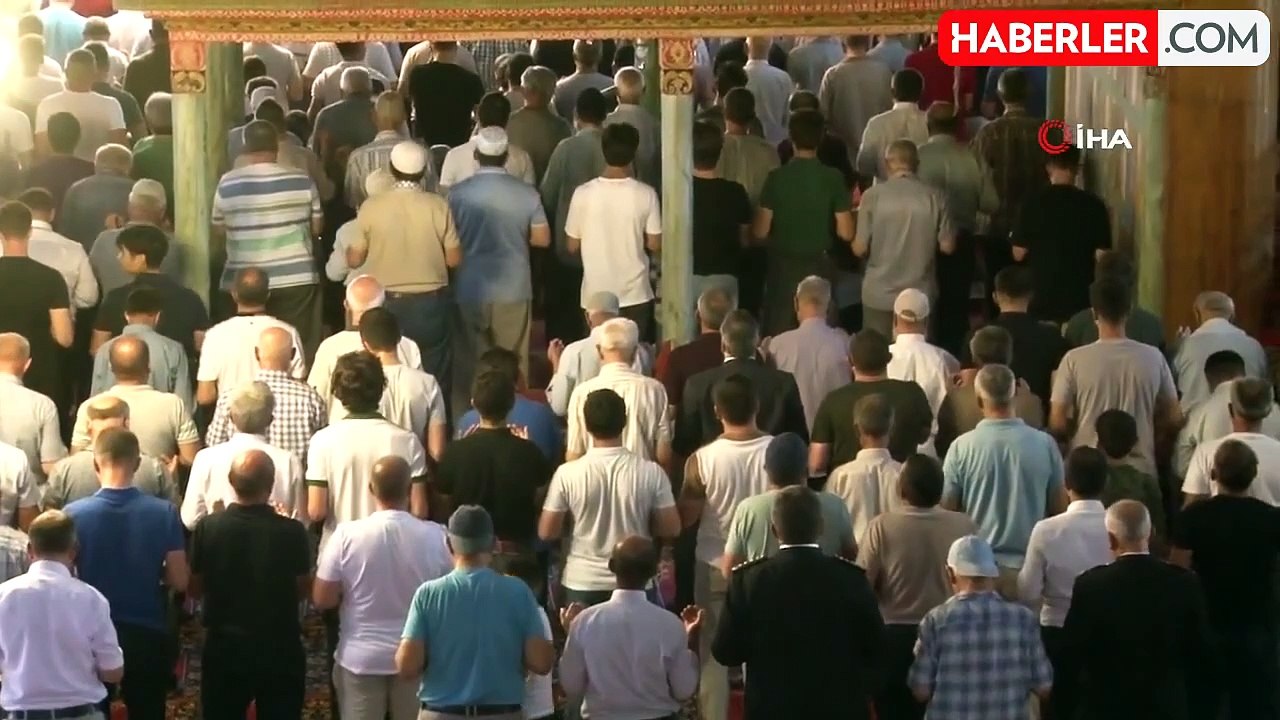 Bakan Yerlikaya, Haniye için kılınan gıyabi cenaze namazına katıldı