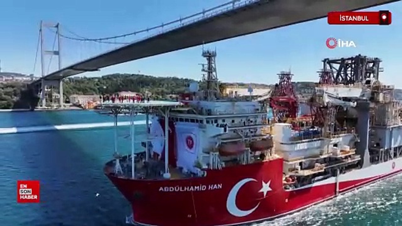 Abdülhamid Han Sondaj Gemisi İstanbul Boğazı'ndan geçti