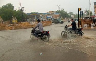 Watch Video: जैसलमेर जिले में पोकरण सहित ग्रामीणांचलों में बरसे मेघ