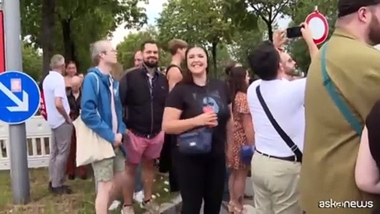 A Monaco di Baviera una lunga coda per la nuova arena di Adele