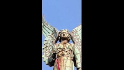 Angel's apocalyptic returns, with Bach's suite BWV 1006a for the lute.