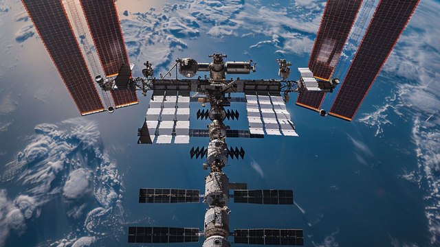 Astronauts Stranded: Boeing Starliner Malfunctions Extend Space Mission