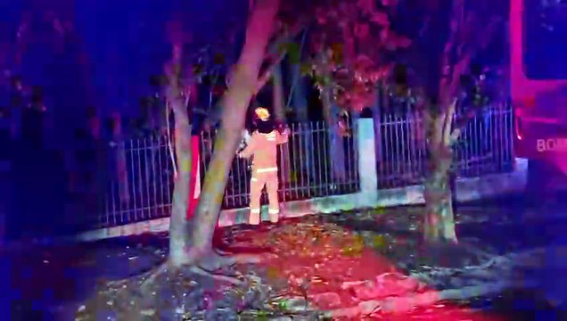 Suspeito de agredir homem com facada cai em riacho e precisa ser socorrido pelos Bombeiros