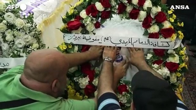 Centinaia di persone ai funerali dei bambini uccisi nell'attacco israeliano a Beirut