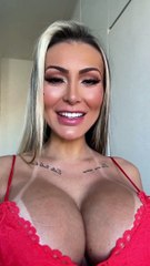 Andressa Urach faz convite sensual para show particular em boate