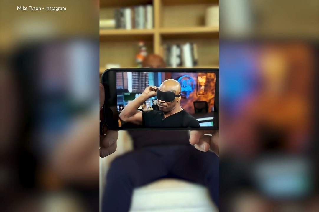 Mike Tyson aprovecha su increíble movimiento con los ojos vendados y da un golpe maestro que pone nervioso a Jake Paul