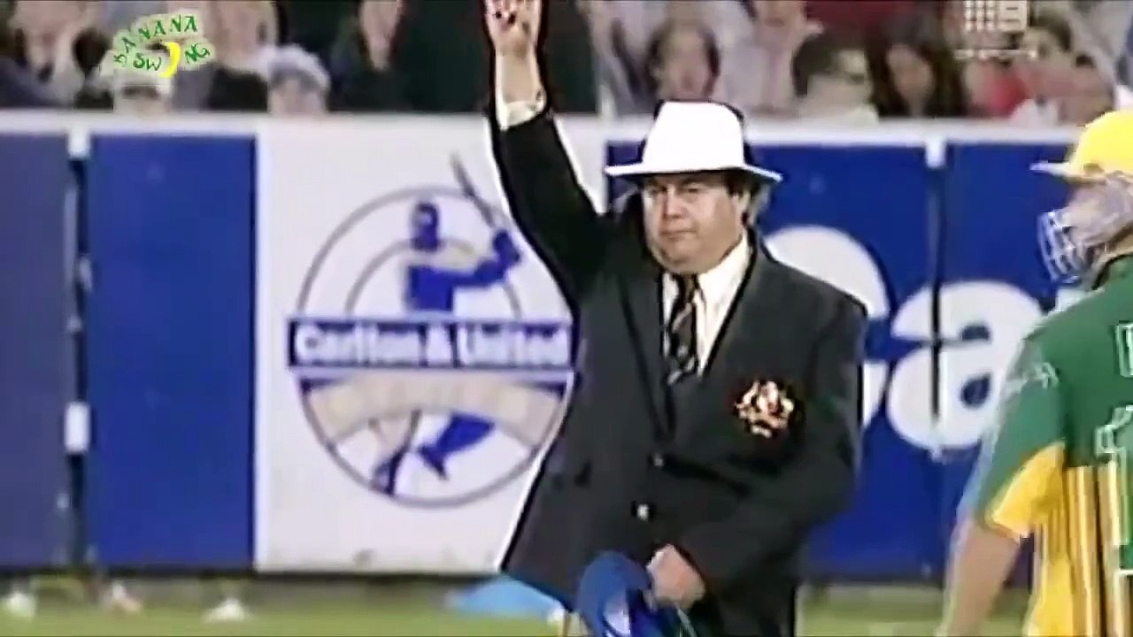 Wasim Akram destrying Australian Batting with Great Yorkers 720 x 1280