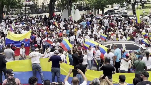 Candidato opositor en Venezuela llama a la calma en las protestas y habla con Blinken