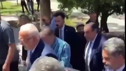 AKP'nin kalesinde Haniye namazına katılan bakana cami çıkışı İsrail protestosu