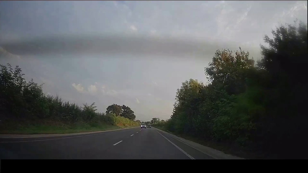 Range Rover overtakes cars on A-road at more than 80mph