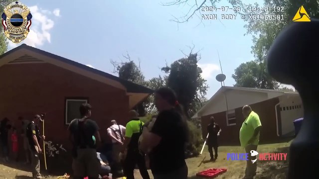 Resgate de menino que caiu em buraco de três metros