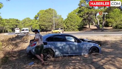 Takla atan lüks otomobilin plakalarını söküp üzerini çarşafla kapattılar