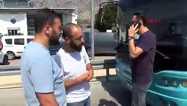Trafikte bir garip olay: Halk otobüsünün anahtarını alıp kaçtı