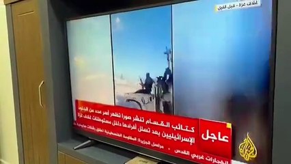 إسماعيل هنية سجدة شكر في مكتبة مع من معه على هذا الانتصار العطيم